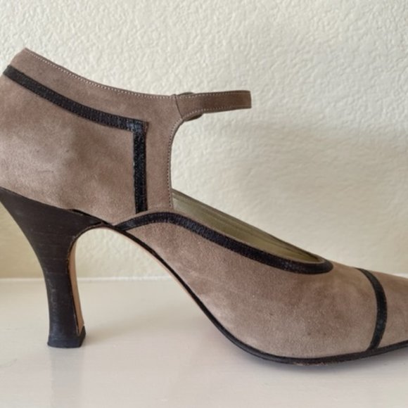 Vintage Joan and David Couture Beige & Brown Suede Pumps in Good Condition 7M - Picture 2 of 15